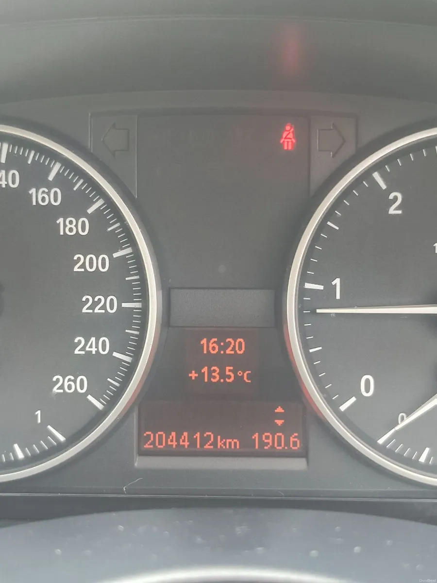 BMW 3-Series 2011 - Image 3