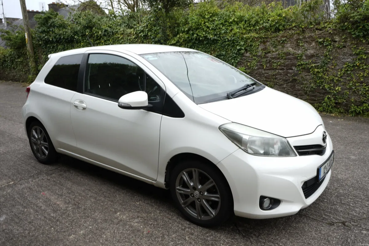Toyota Yaris SR 1.3 vvti - Image 1
