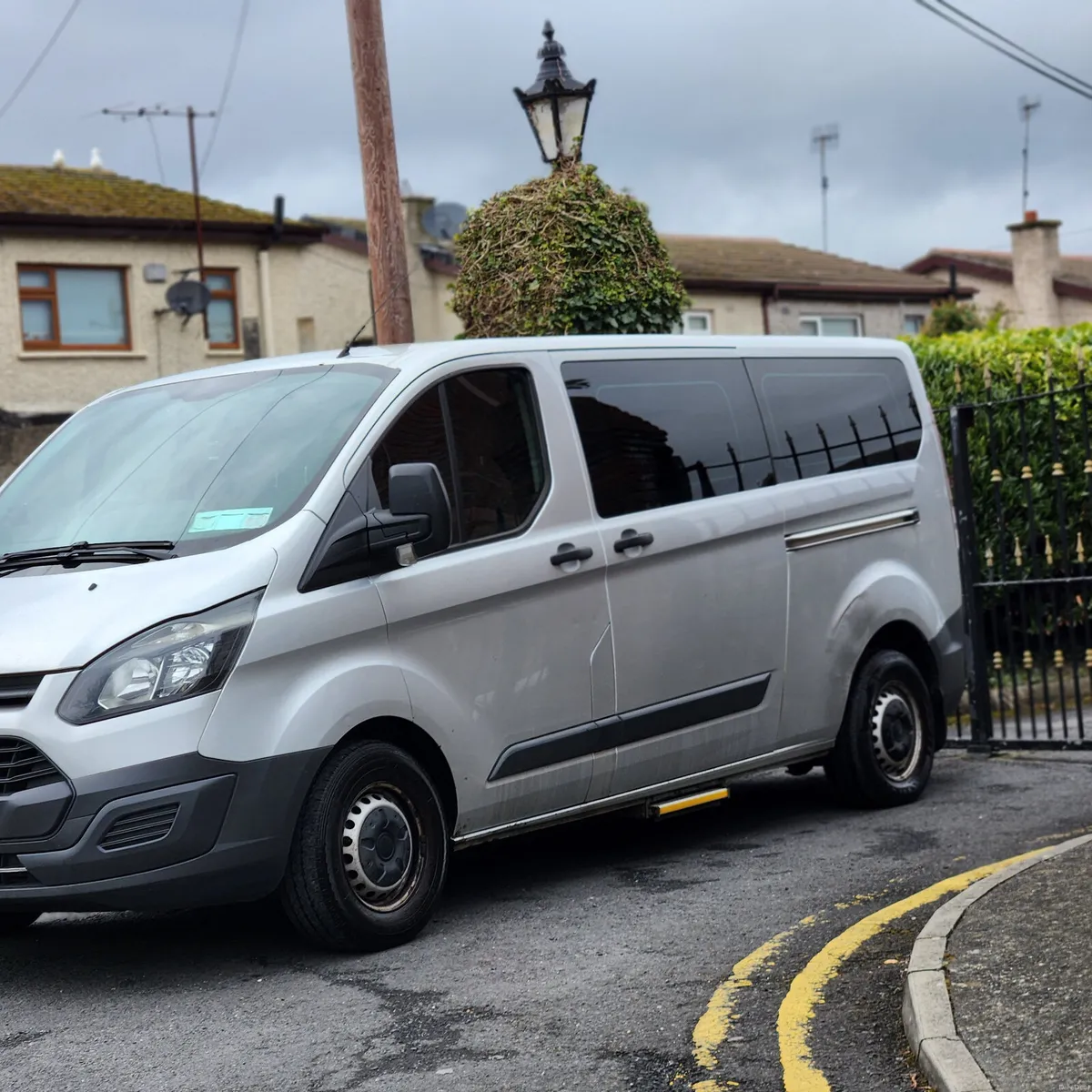 2017 Ford Custom 9 seats mini bus - Image 4