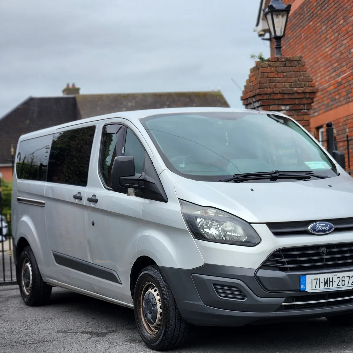 2017 Ford Custom 9 seats mini bus - Image 2