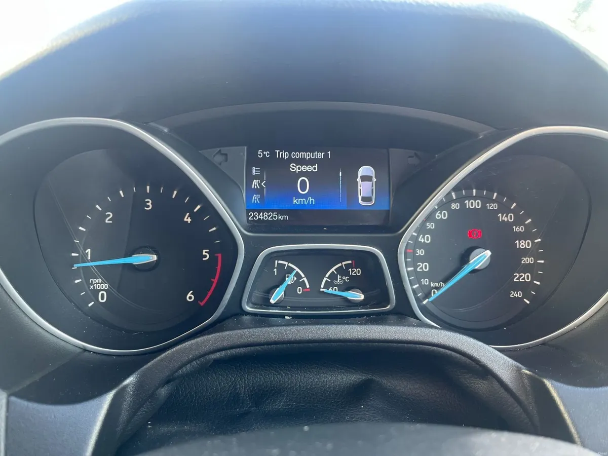 Ford Focus 2017 - Image 2