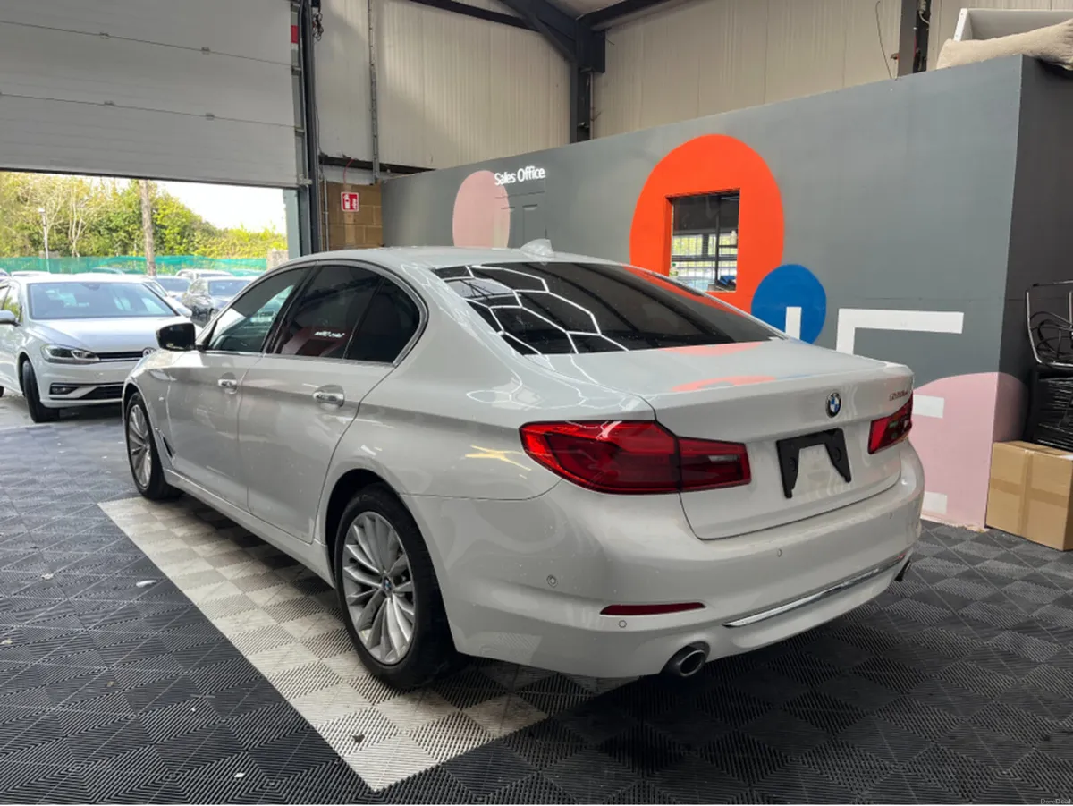 BMW 5-Series 2018 BMW 523D LUXURY 2.0 AUTOMATIC / - Image 4