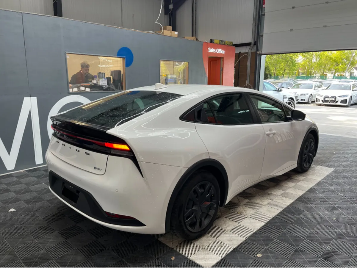 Toyota Prius €30950 2024 TOYOTA PRIUS X 1.8 AUTOMA - Image 2