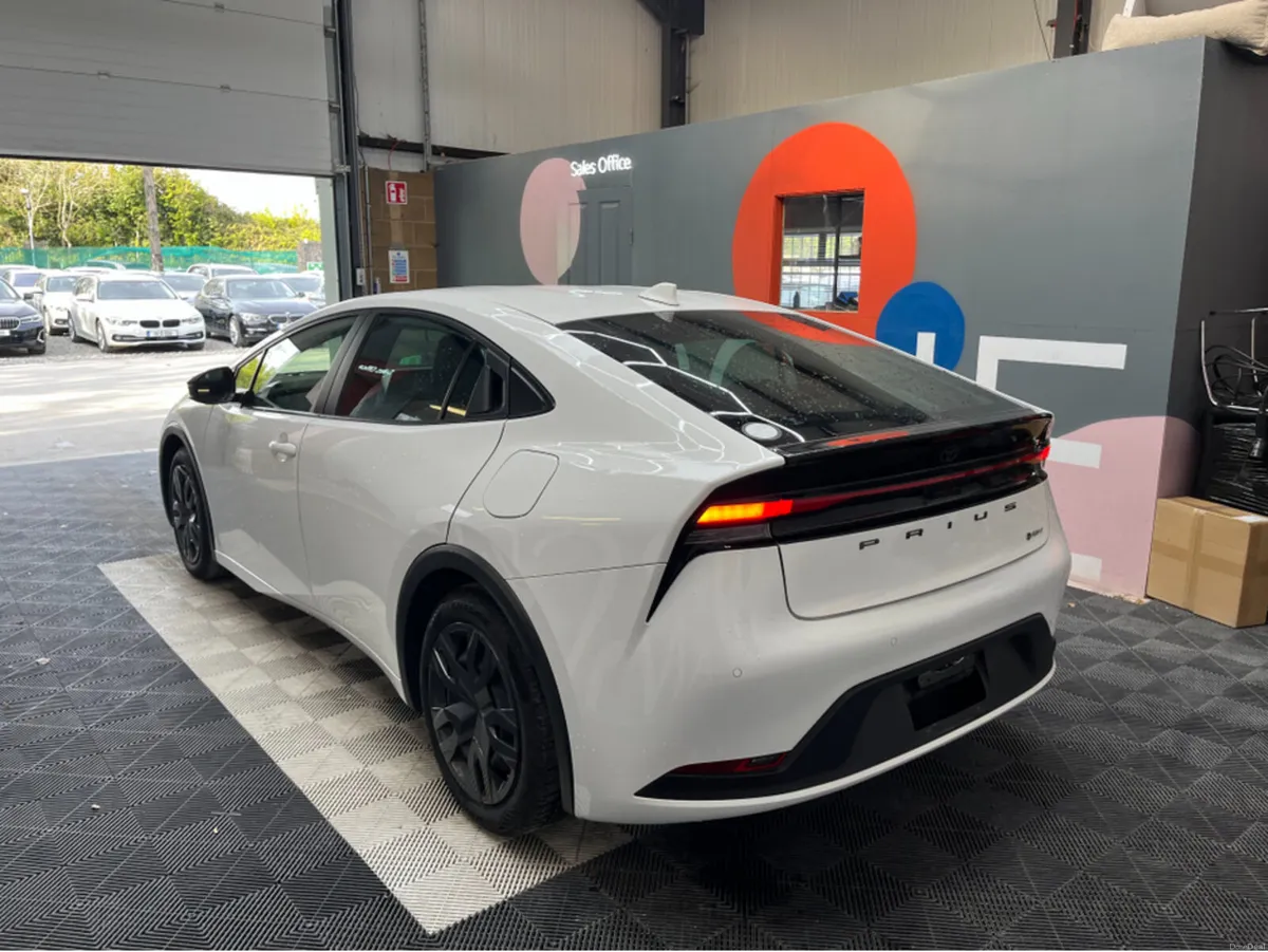 Toyota Prius €30950 2024 TOYOTA PRIUS X 1.8 AUTOMA - Image 4