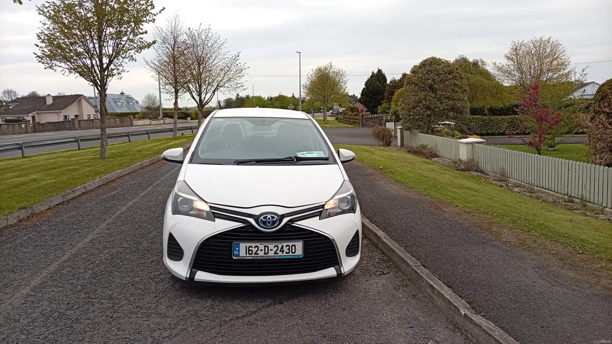 162 2016 Toyota Yaris Hybrid - Image 2