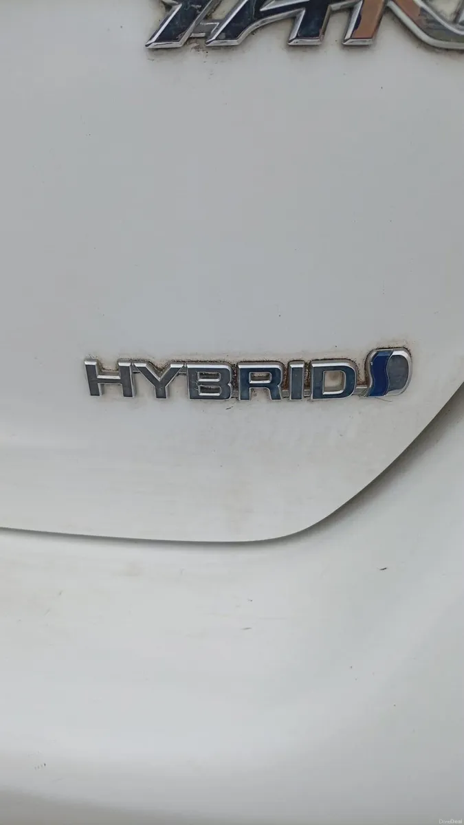 162 2016 Toyota Yaris Hybrid - Image 4