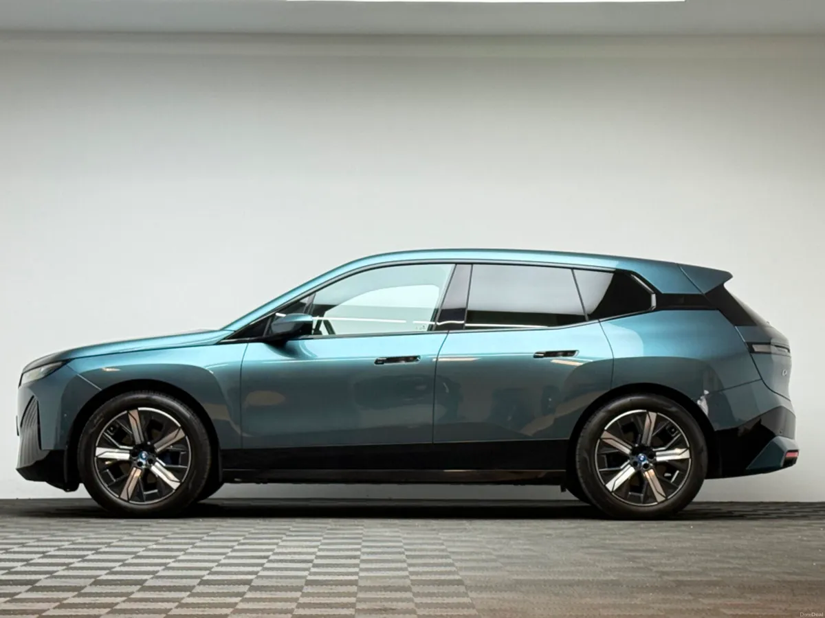 BMW iX 40 M SPORT EDITION XDRIVE *PAN ROOF* - Image 4