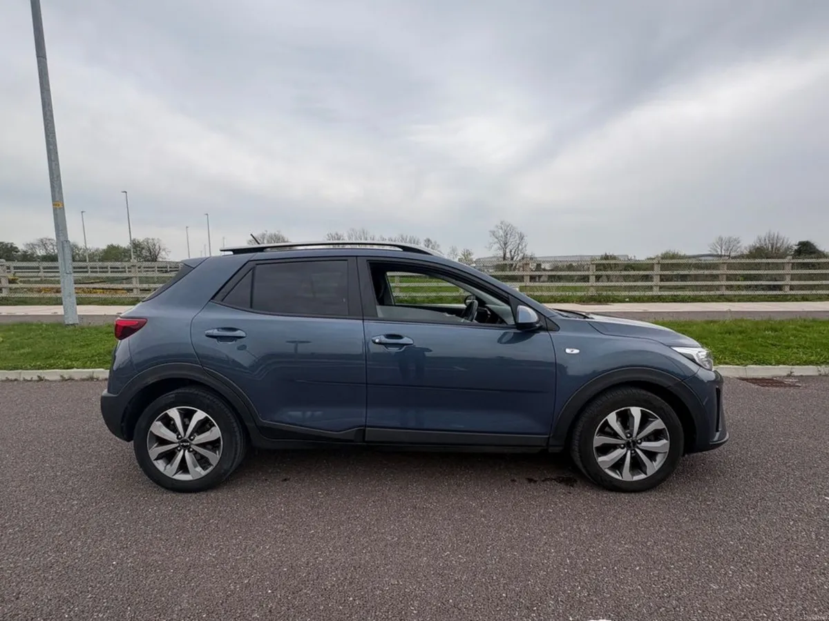 Kia Stonic 1.0 K2 1 lady owner, reversing camera, - Image 2