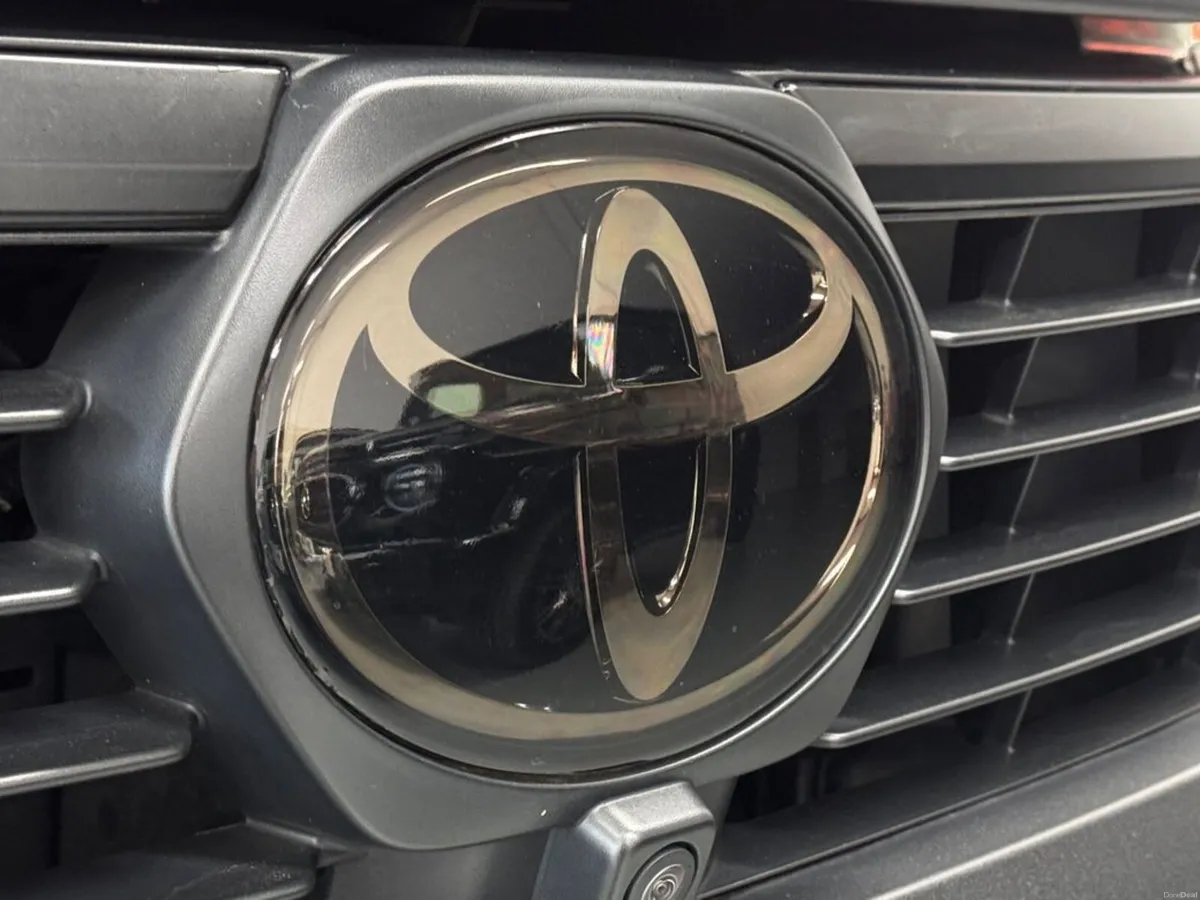 Toyota Hilux INVINCIBLE X 4WD D-4D #13 - Image 4