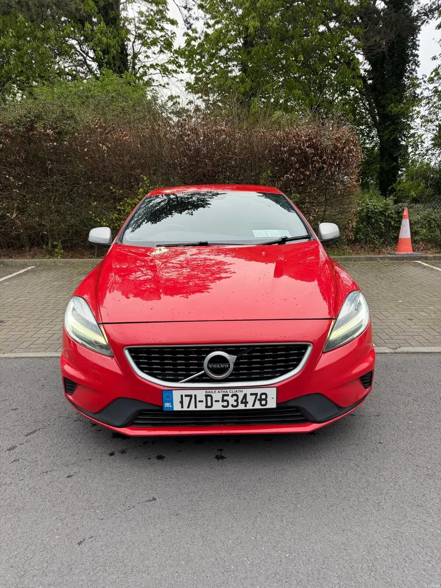 Volvo V40 R-Design 2.0 diesel Automatic - Image 2