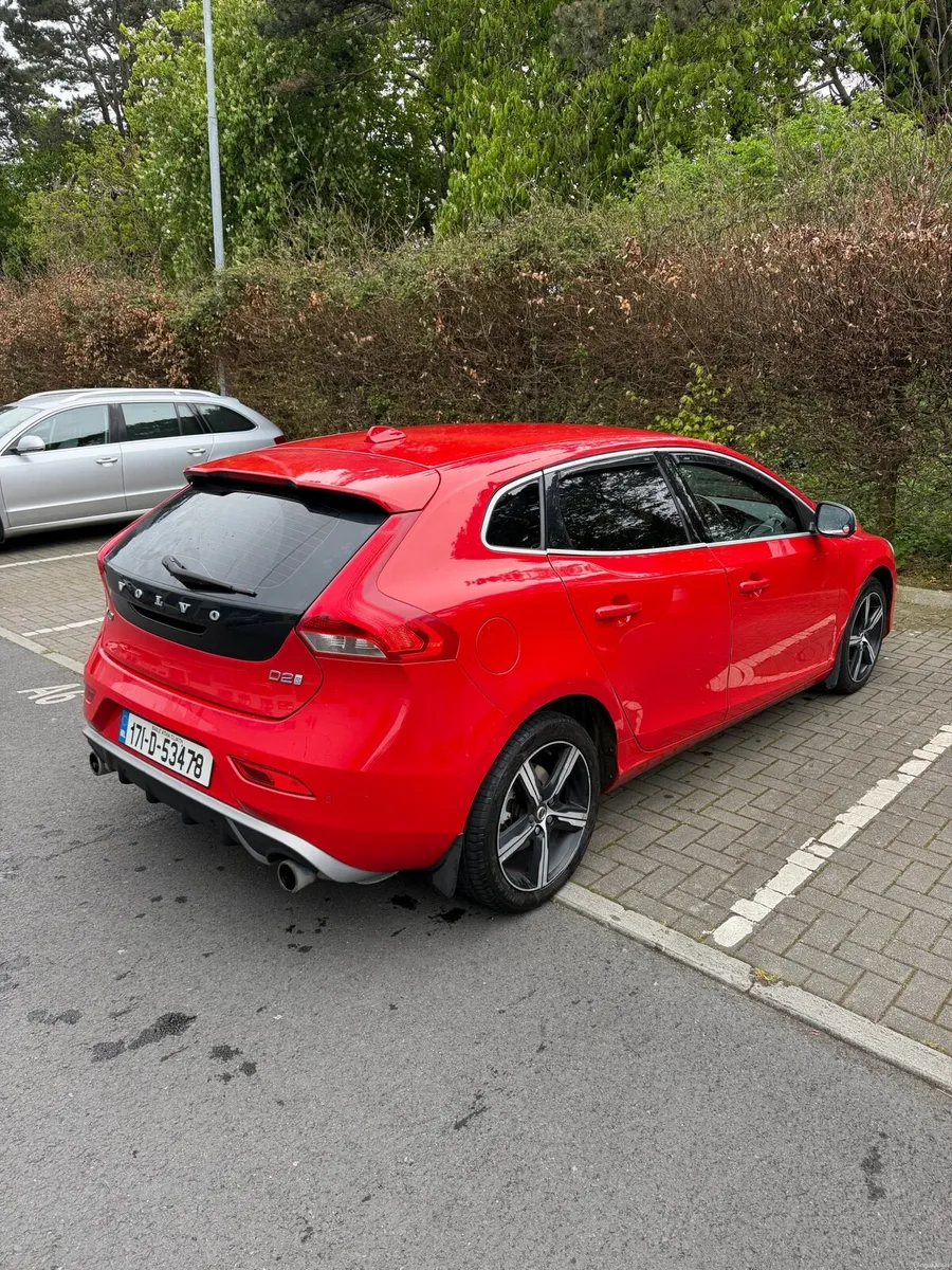 Volvo V40 R-Design 2.0 diesel Automatic - Image 4