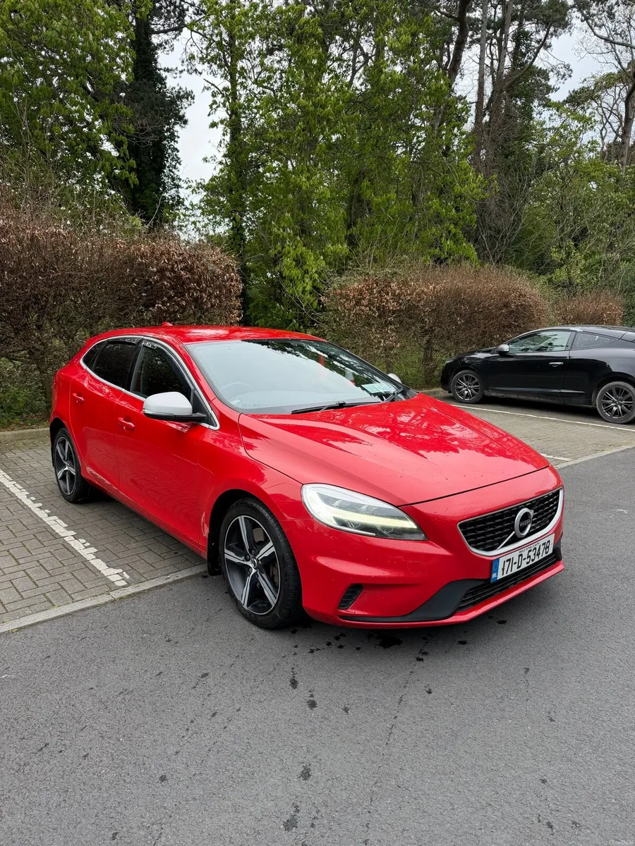 Volvo V40 R-Design 2.0 diesel Automatic - Image 1
