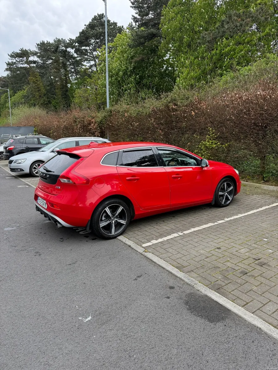 Volvo V40 R-Design 2.0 diesel Automatic - Image 2