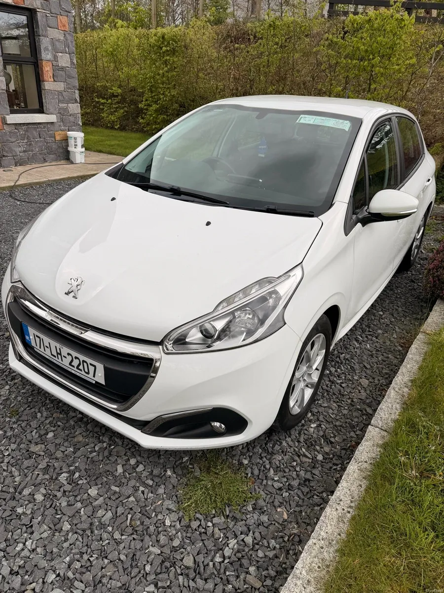 Peugeot 208 - Image 2