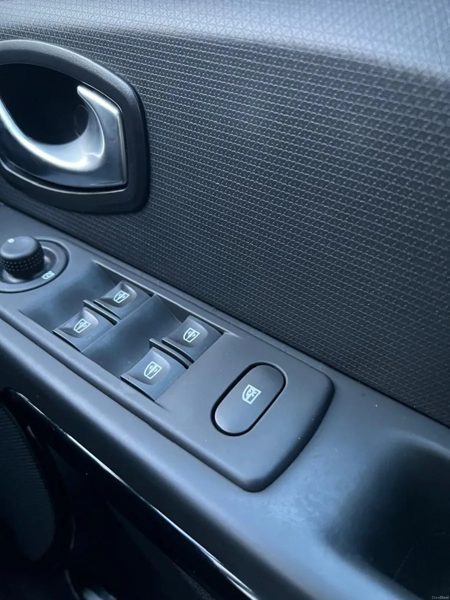 2016 Renault Clio 1.2 Expression | 48 KM |AUTOMATI - Image 2