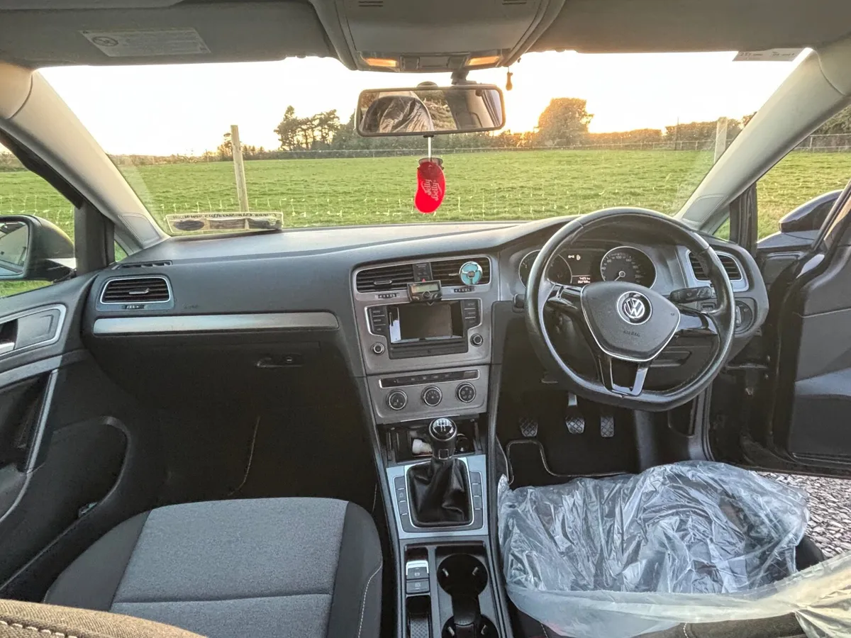 Volkswagen Golf 2014 - Image 2