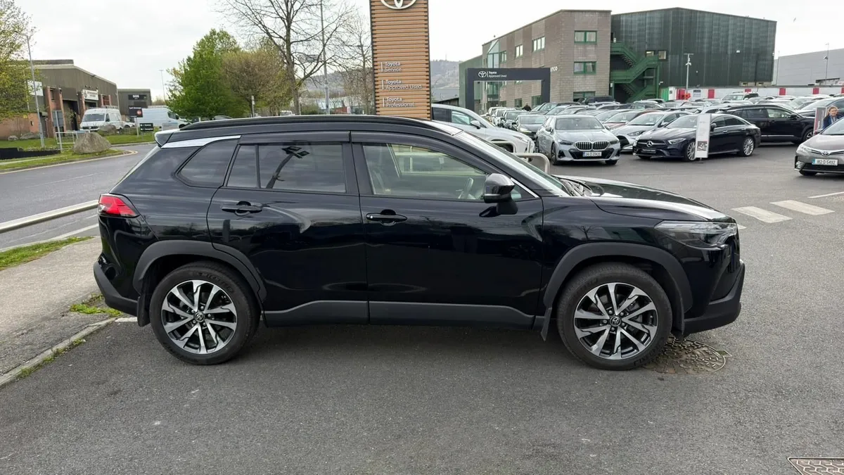 Toyota Corolla 2023 - Image 2