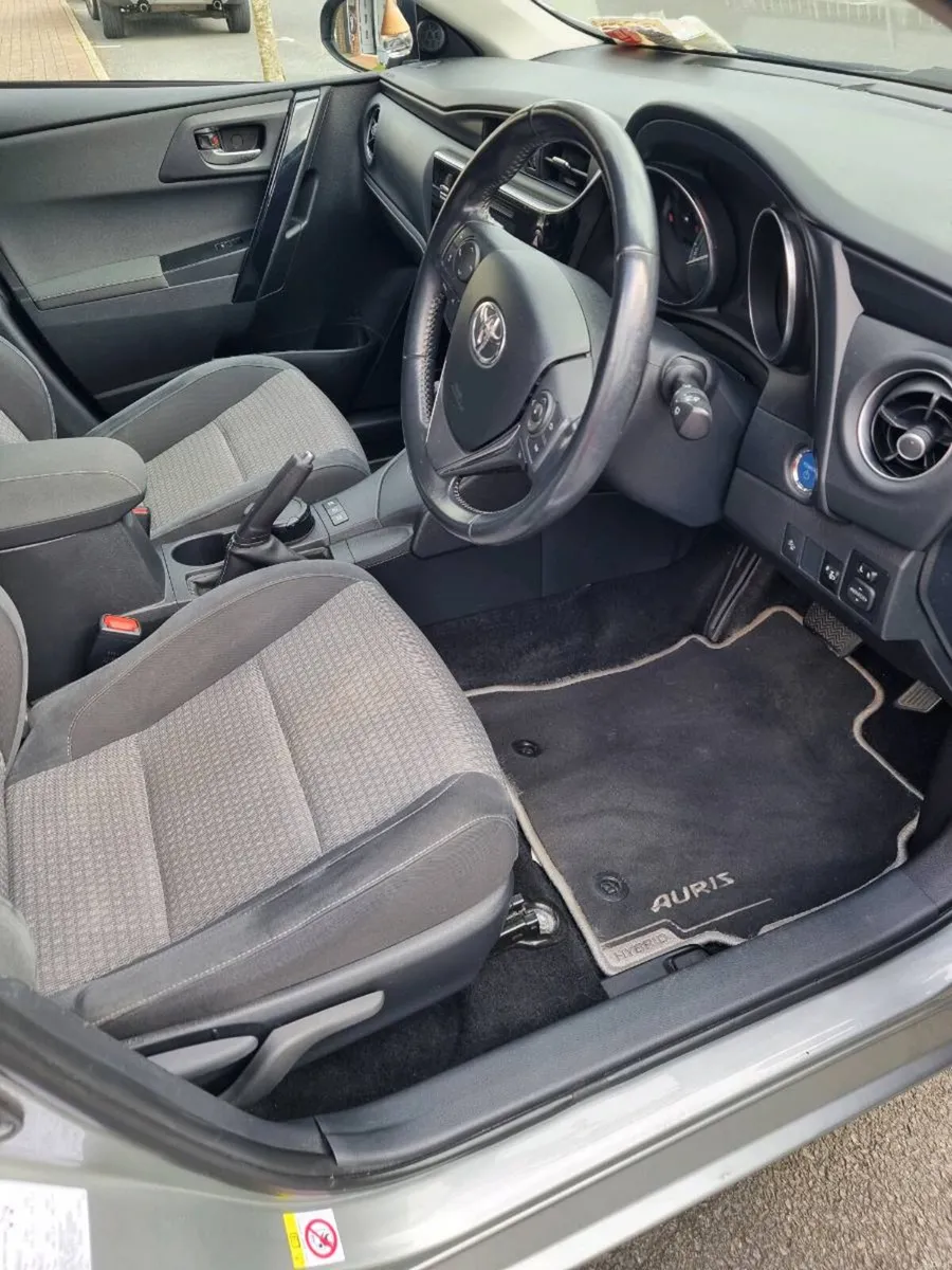 Toyota Auris Luna Sport, Hybrid, Automatic - Image 4