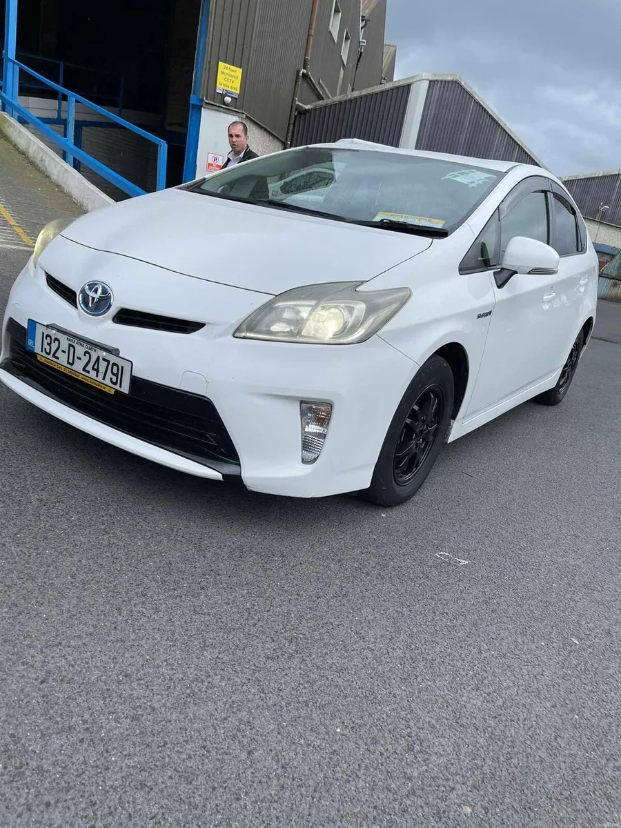 Toyota Prius 2013 - Image 2