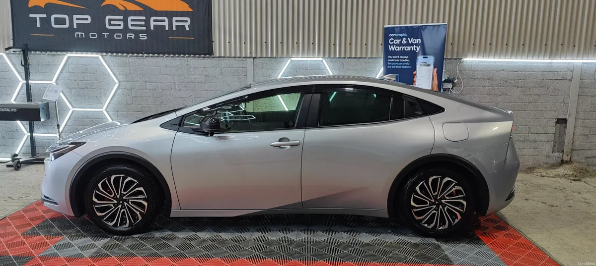 2025 Toyota Prius 1.8 Petrol Hybrid Self Charging - Image 4
