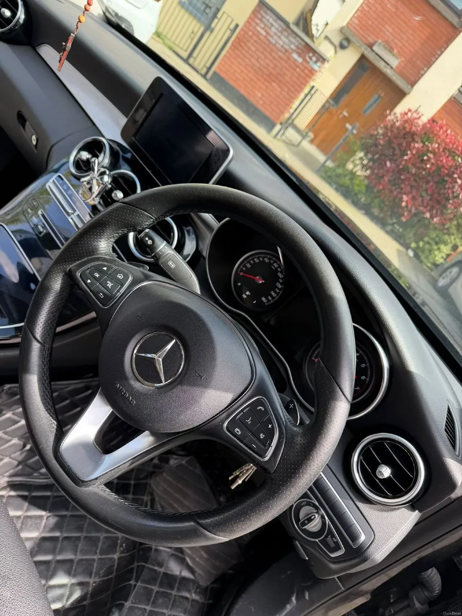 Mercedes-Benz C-Class 2017 - Image 2