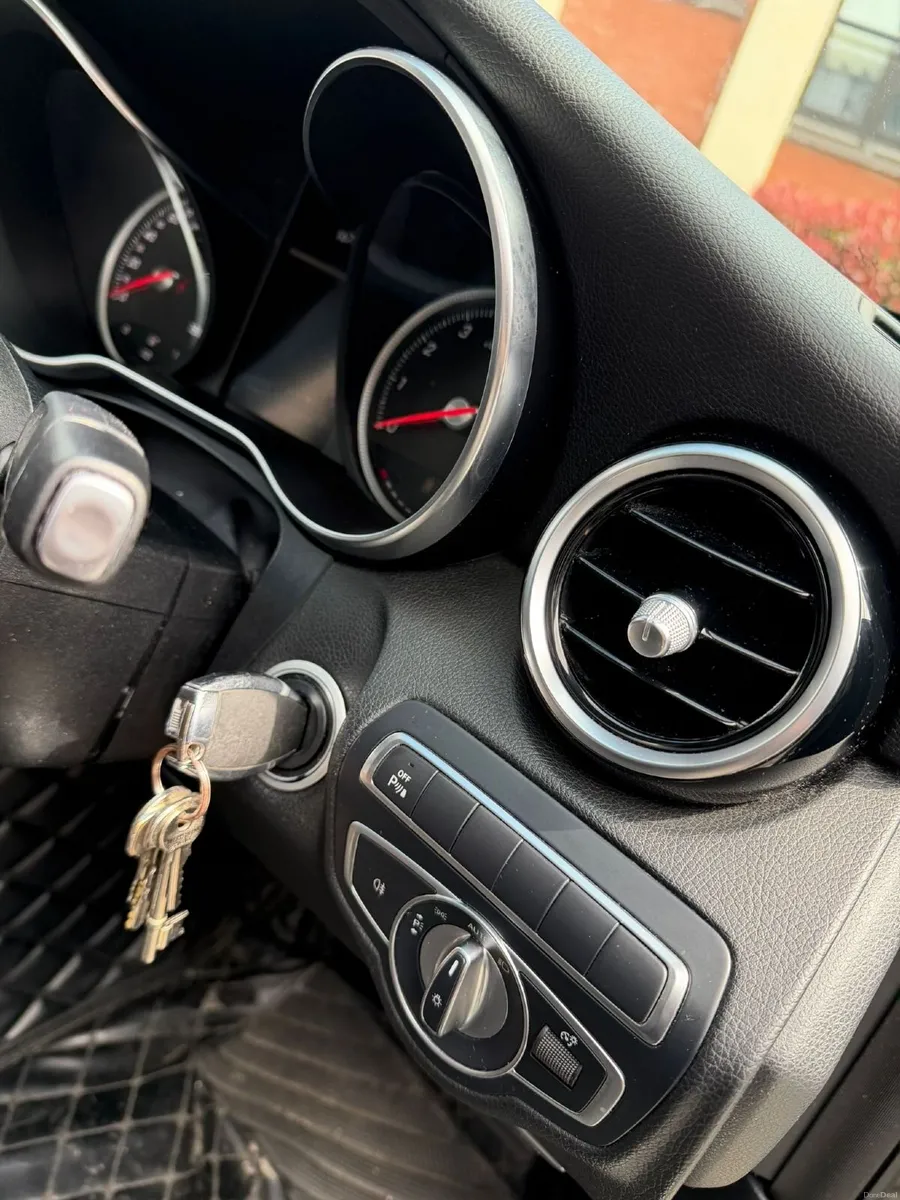 Mercedes-Benz C-Class 2017 - Image 4