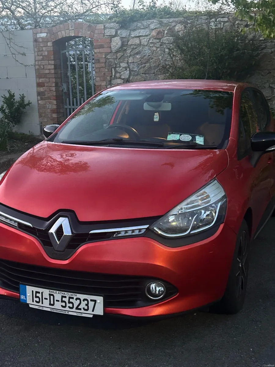 Renault Clio 2015 in excellent condition - Image 1