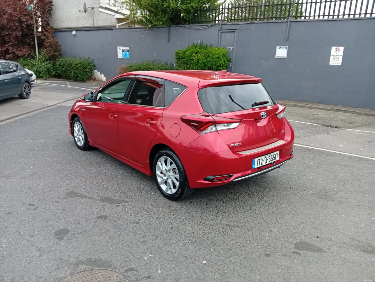 2017 Toyota auris hybrid only 71,000 kms - Image 4