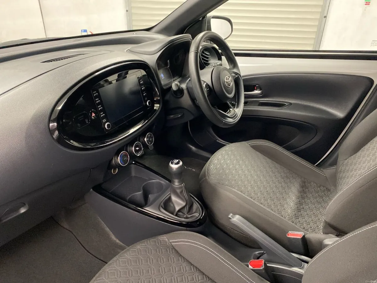 Toyota Aygo X Design 1.0 Manual - Image 3