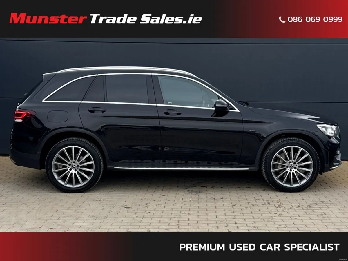 Mercedes-Benz GLC 300d 4MATIC AMG Line - Image 3