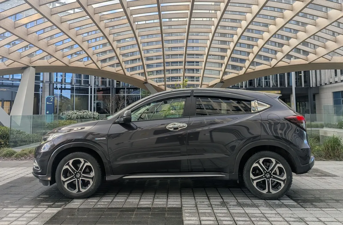 2020 Honda Vezel RU4 HRV AWD Hybrid Custom Made - Image 5