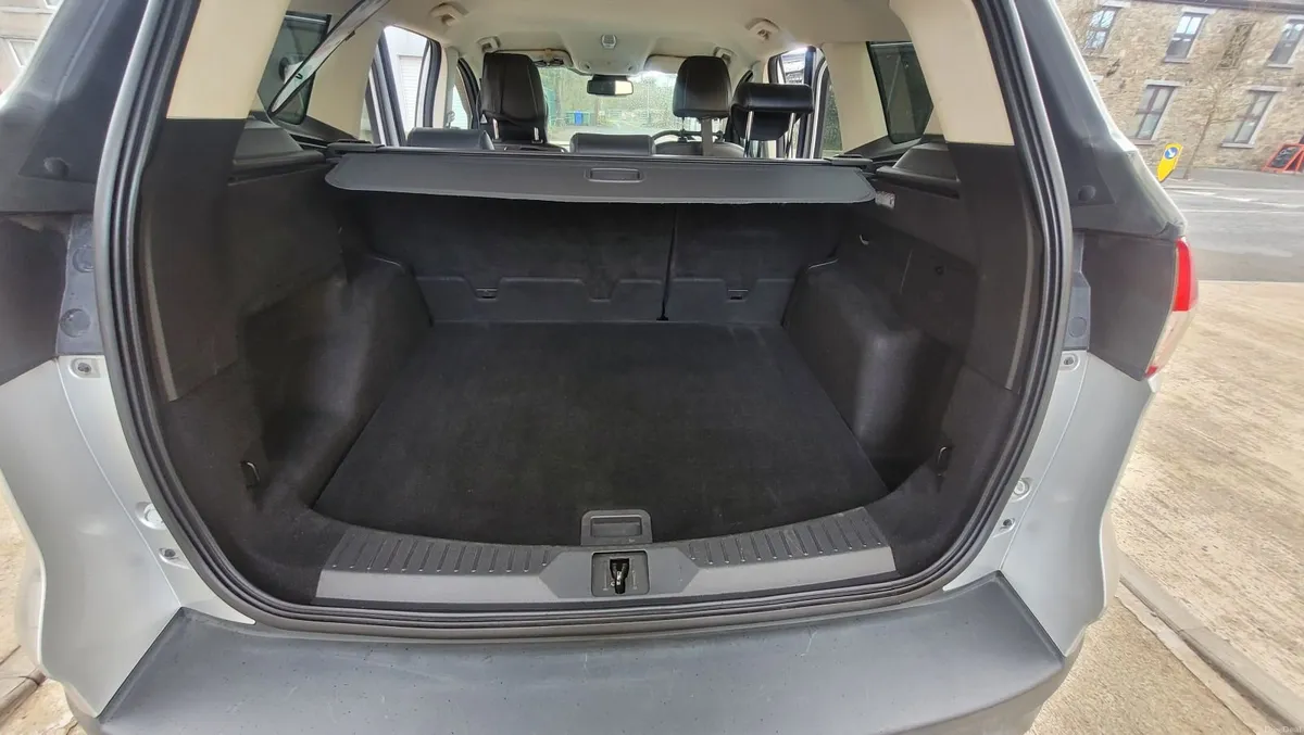 Ford Kuga 2016  ( only 136000km)due moving abroad - Image 2