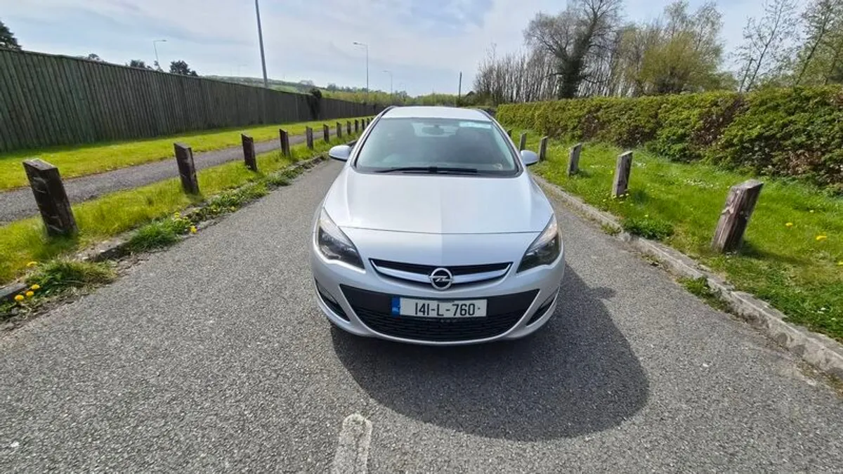 2014 Opel Astra - Image 1