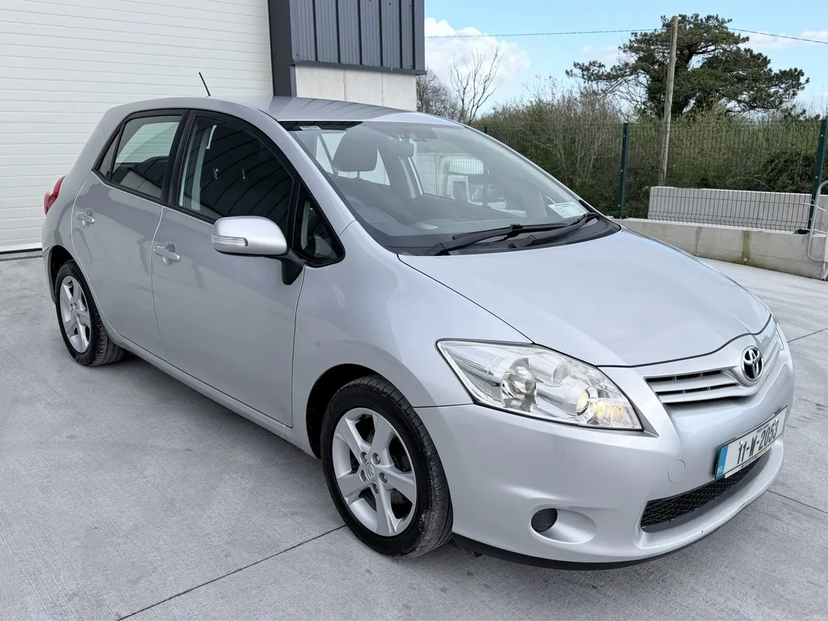 Auris Petrol  *low miles *new nct - Image 2