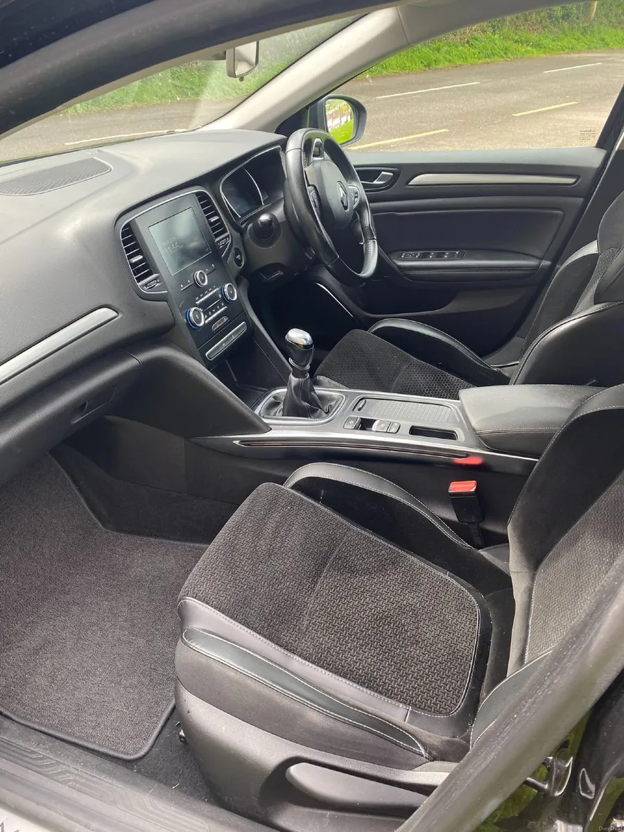 Renault Megane 2017 - Image 2