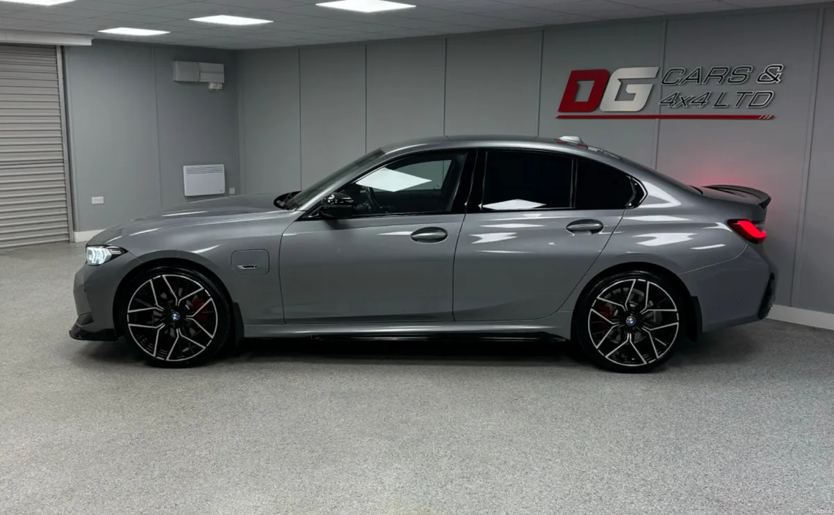 2022 BMW 330E M Sport X Drive Automatic - Image 4