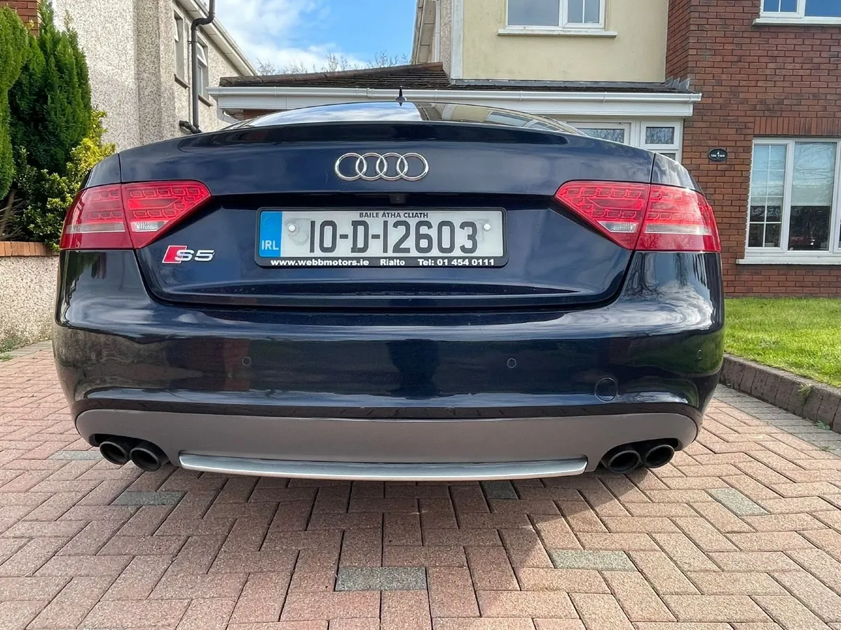 Audi S5 2010 - Image 2