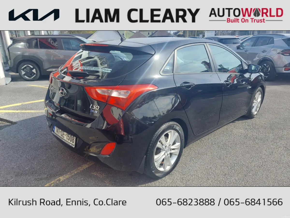 Hyundai i30 1.6 DSL DELUXE 4DR - Image 2