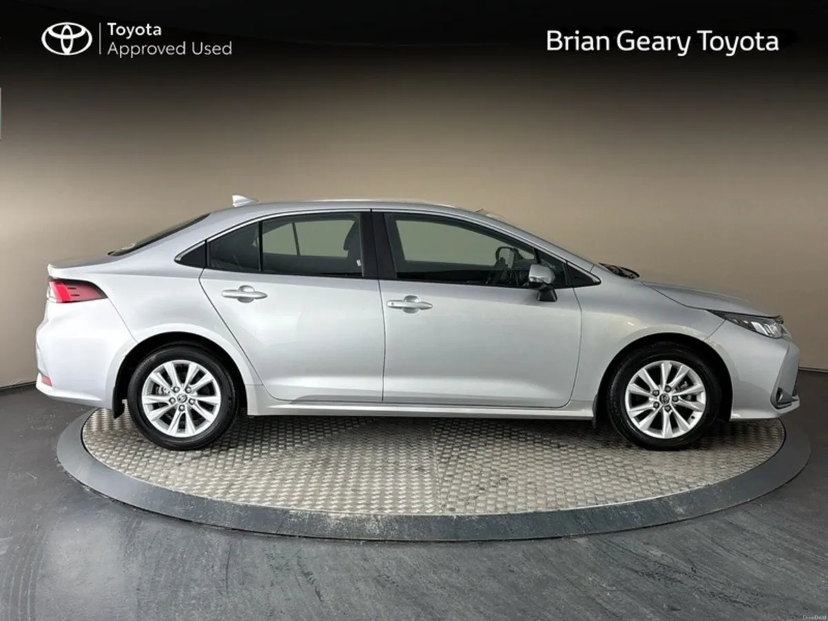 Toyota Corolla HYBRID LUNA SALOON - Image 3