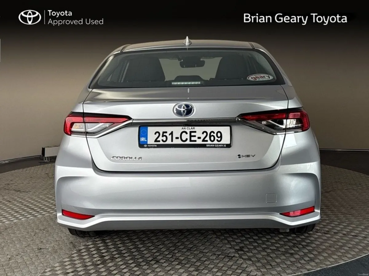 Toyota Corolla HYBRID LUNA SALOON - Image 4