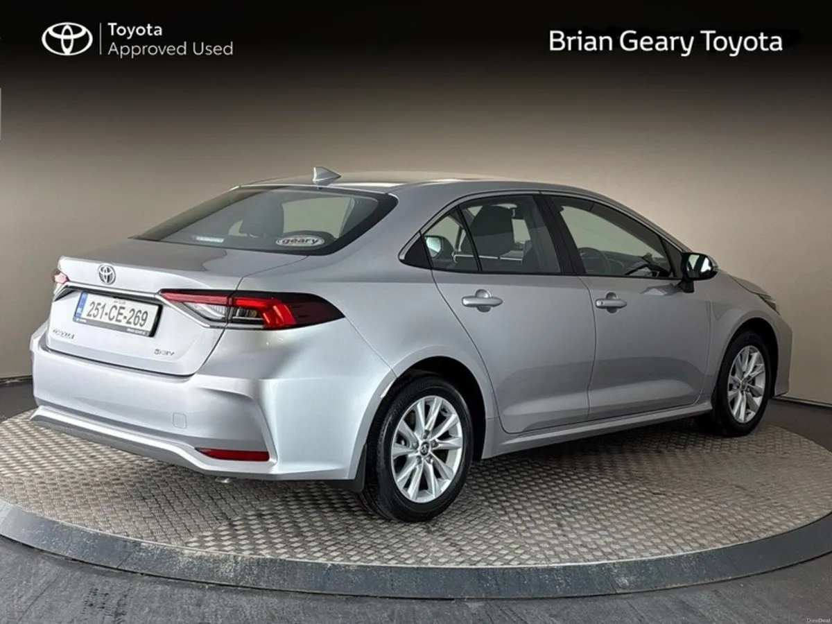 Toyota Corolla HYBRID LUNA SALOON - Image 2