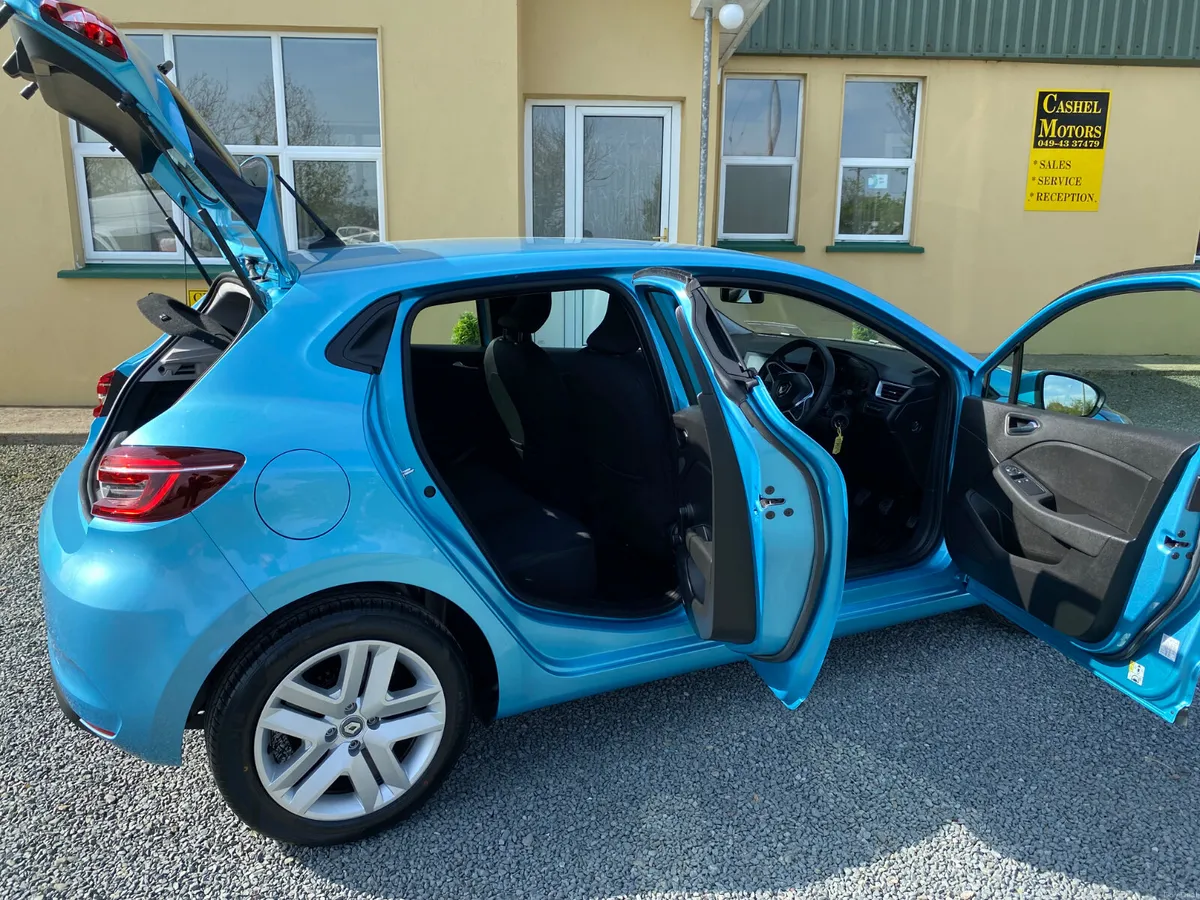 Renault Clio 2022 - Image 3
