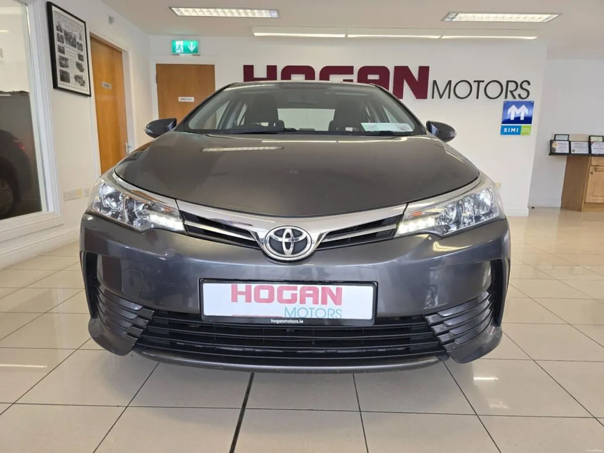 Toyota Corolla 1.4 D4D Saloon - Image 2