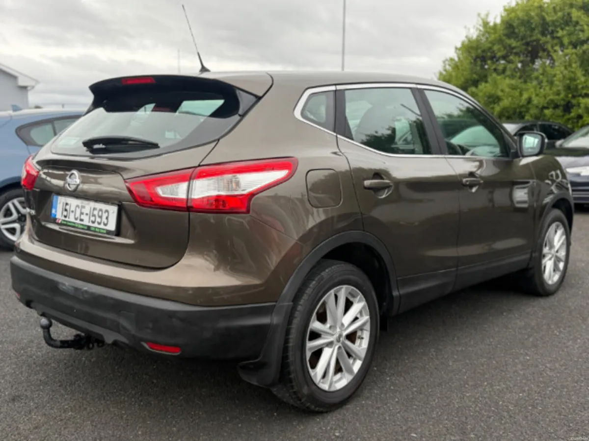 Nissan Qashqai 1.2 PET SV 5DR - Image 4