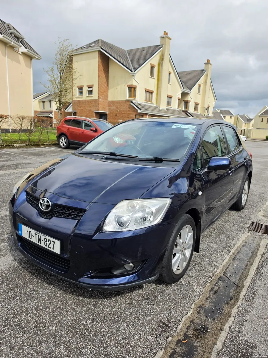 Toyota Auris 2010 - Image 1