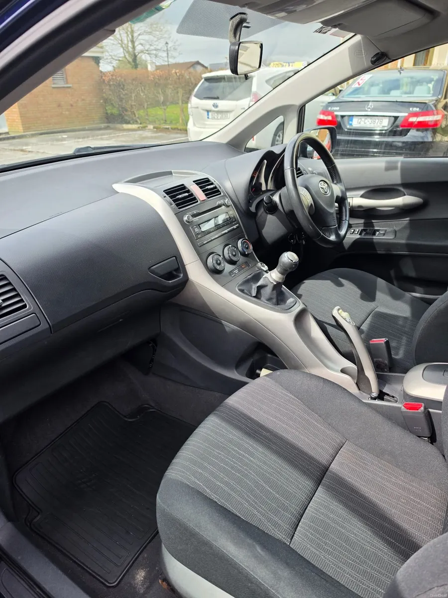Toyota Auris 2010 - Image 4