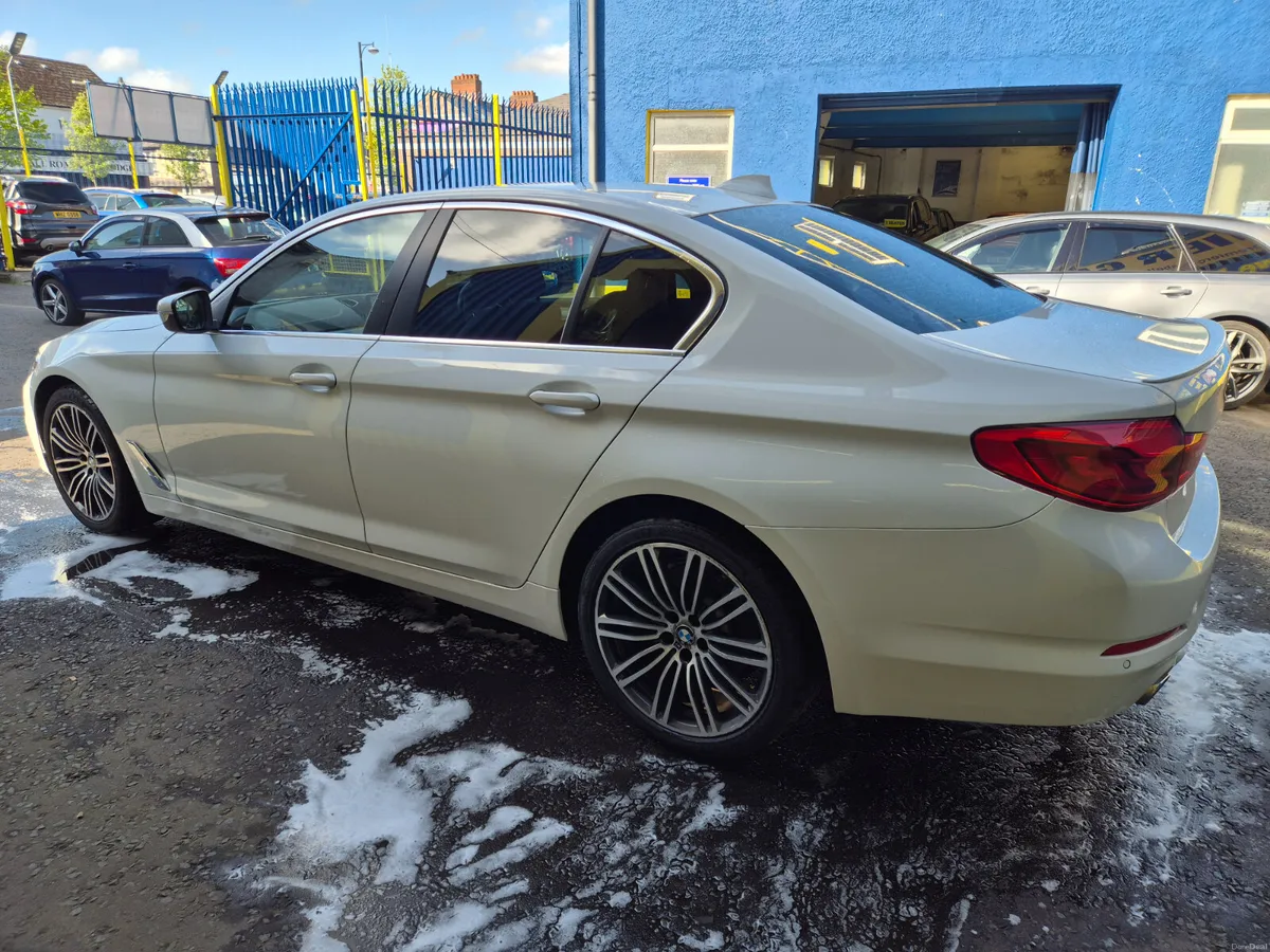 BMW 5-Series 2019 - Image 2