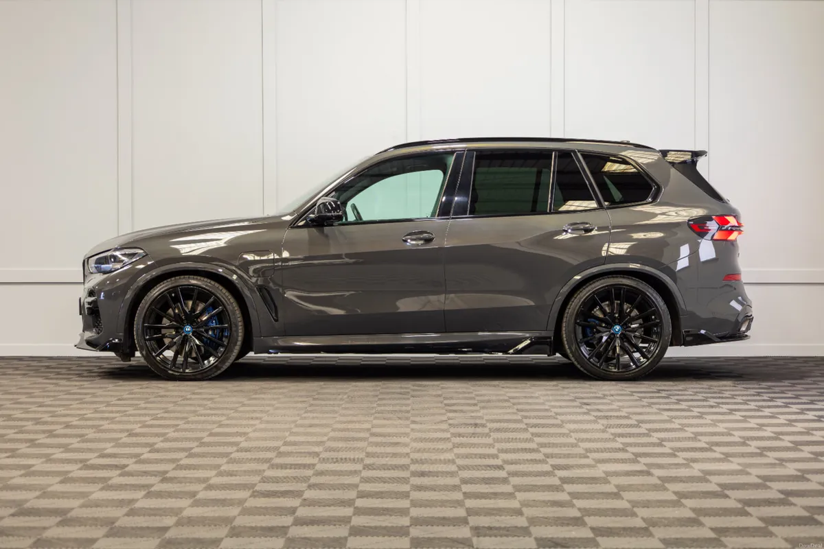 222 BMW X5 X-Drive 45e M-Sport - Image 3