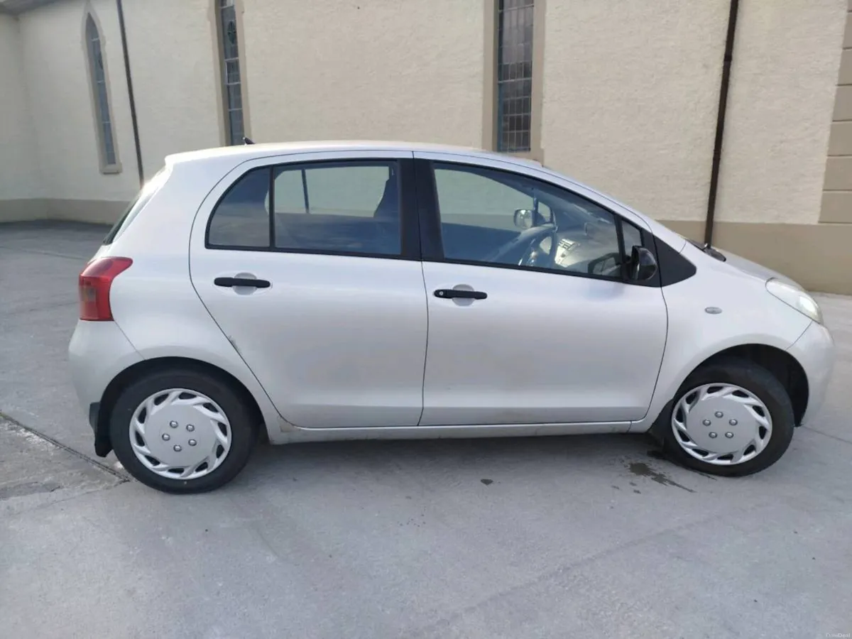 2009 Toyota Yaris - Image 1