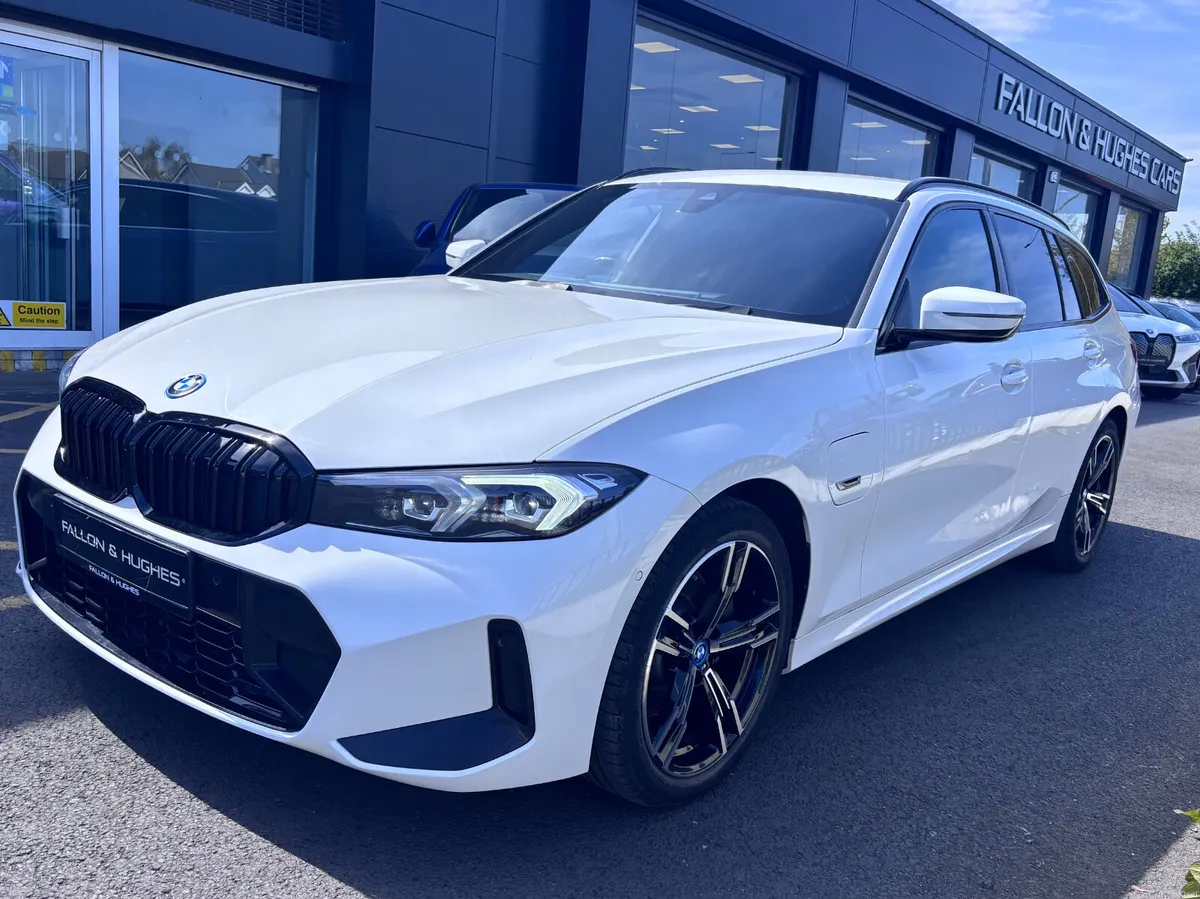 BMW 3 SERIES 330e M SPORT AUTO HYBRID ESTATE - Image 6